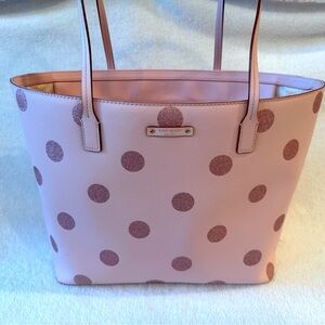 Kate Spade tote with a zipper! Great mommy bag, business bag, or on the go bag!